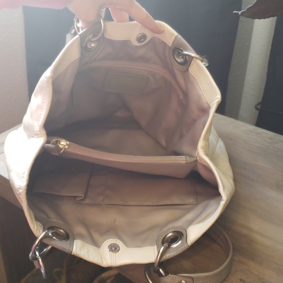 Coach - Penelope Hobo Carryall Tote - Picture 4 of 6